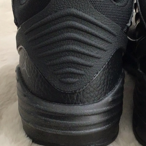 🆕 JORDAN Boys Max Aura 5 GS Classic Sneakers Black/Anthracite/Black - Picture 10 of 15